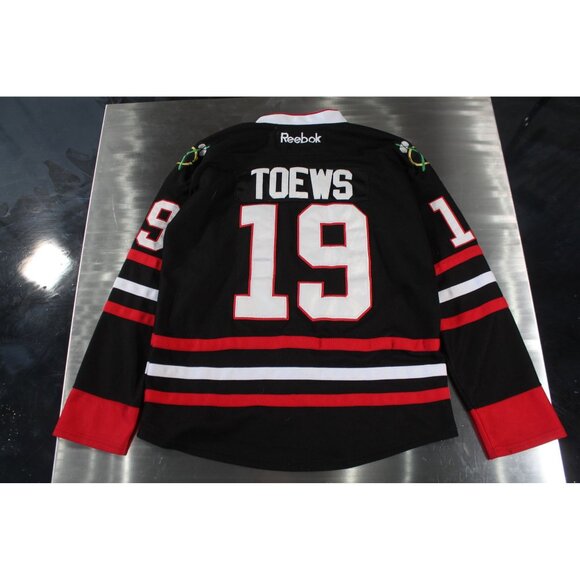 Reebok CCM Jersey Chicago Blackhawks Jonathan Toews #19 Size 48 Black PO16 - Picture 2 of 9